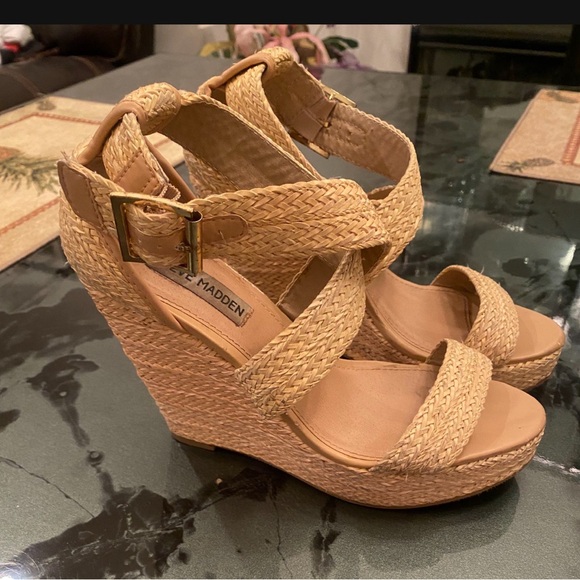 Steve Madden Haywire Beige Straw Weave Wedge Women’s size 7.5 - Picture 1 of 2